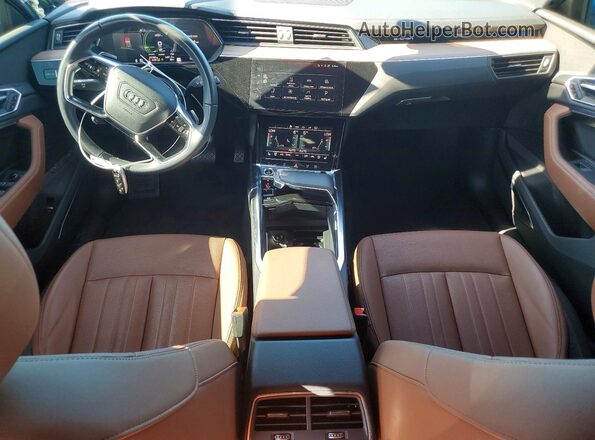 WA15AAGE9RB020348 2024 AUDI Q8 Синий Вид панели приборов