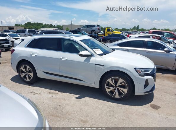 WA15AAGE9RB027669 2024 AUDI Q8 E-TRON White უკანა სალონის ხედი