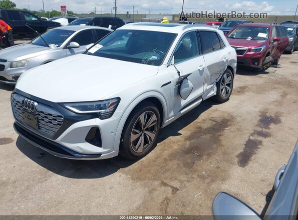WA15AAGE9RB027669 2024 AUDI Q8 E-TRON White წინა მარცხენა ხედი სამი მეოთხედიდან