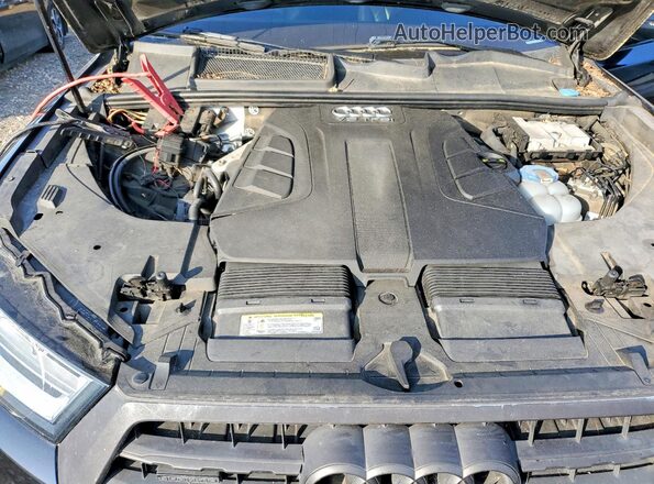 WA1AAAF76HD005049 2017 AUDI Q7 Black Vista del compartimento del motor