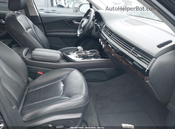 WA1AAAF76JD051101 2018 AUDI Q7 Black Вид салону спереду