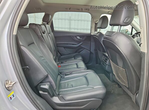 WA1AAAF78HD001066 2017 AUDI Q7 Silver უკანა სალონის ხედი