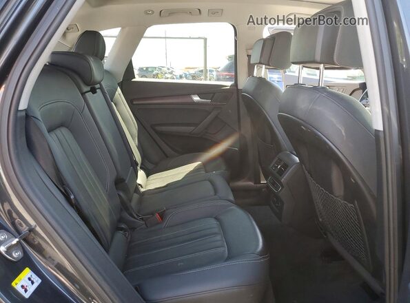 WA1AAAFY0M2022539 2021 AUDI Q5 Gray Rear interior view