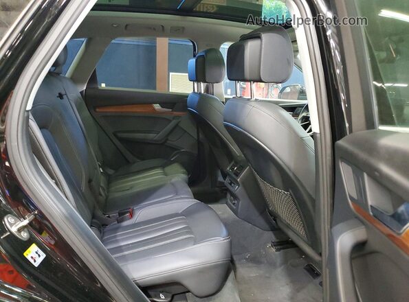 WA1AAAFY0M2109258 2021 AUDI Q5 Black 