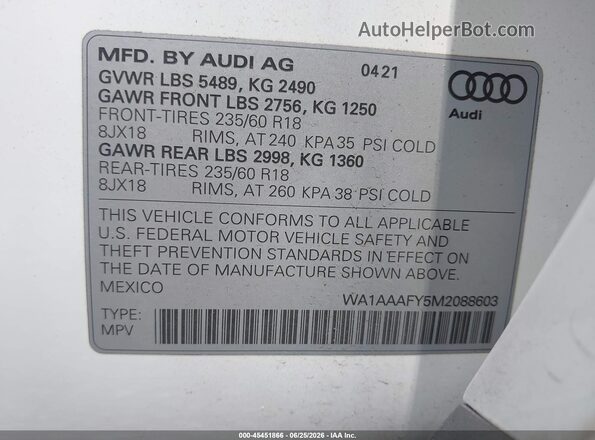 WA1AAAFY5M2088603 2021 AUDI Q5 White Vista del compartimento del motor