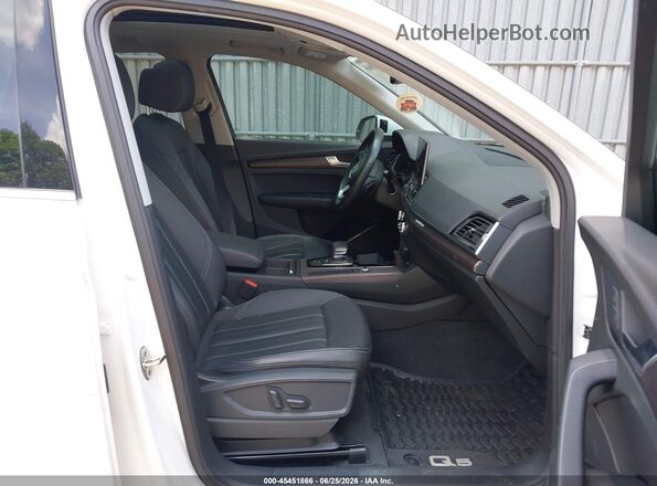 WA1AAAFY5M2088603 2021 AUDI Q5 White Vista interior delantera
