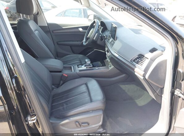 WA1AAAFY6M2030550 2021 AUDI Q5 Black Front interior view