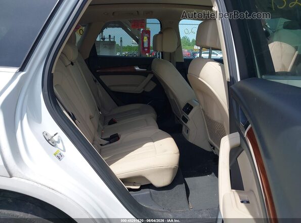 WA1AAAFY6M2081160 2021 AUDI Q5 White VIN sticker view