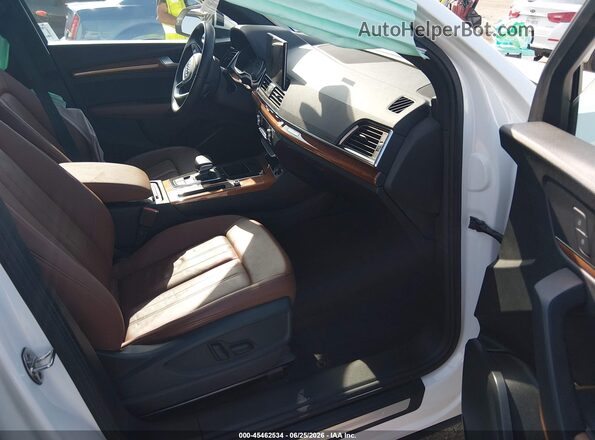 WA1AAAFY8M2037712 2021 AUDI Q5 White Вид салону спереду