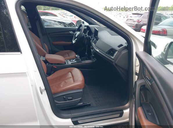 WA1AAAFY9M2042093 2021 AUDI Q5 White წინა სალონის ხედი