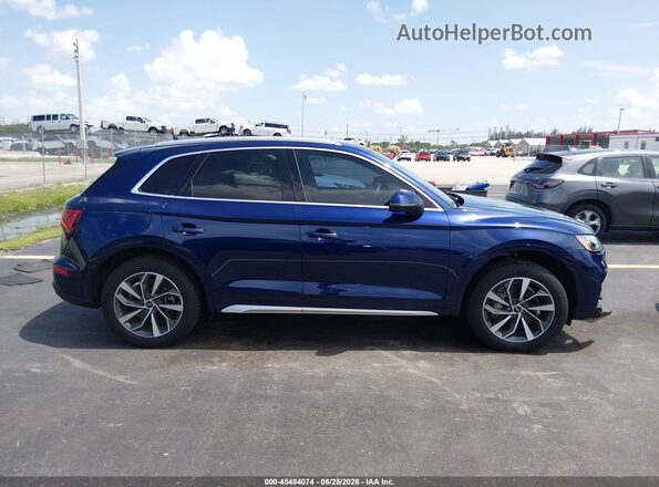 WA1AAAFYXM2024654 2021 AUDI Q5 Blue 360 interior view