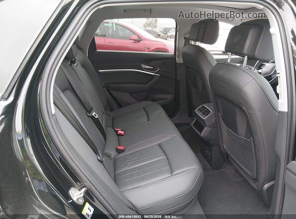 WA1AAAGE3NB020211 2022 AUDI E-TRON Black Вид наклейки з VIN-кодом
