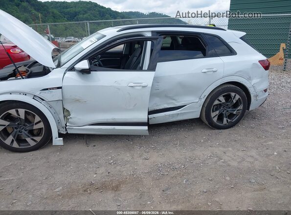 WA1AAAGE7NB005095 2022 AUDI E-TRON White Դիմացի տեսք