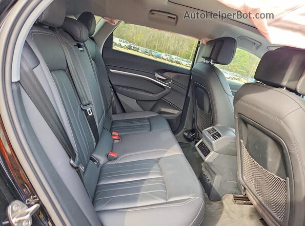 WA1AAAGE9MB011267 2021 AUDI E-TRON Black Вид задньої частини салону