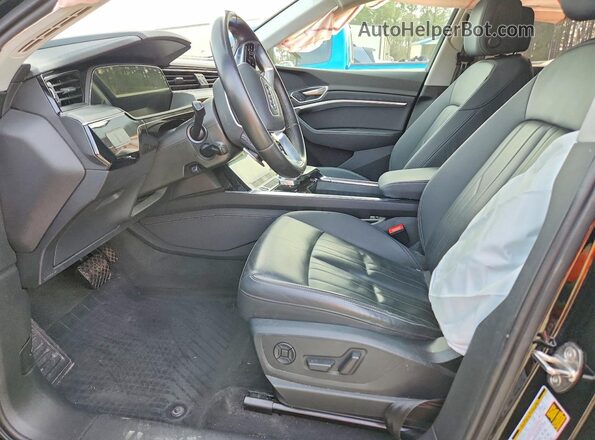 WA1AAAGE9MB011267 2021 AUDI E-TRON Black Вид салону спереду