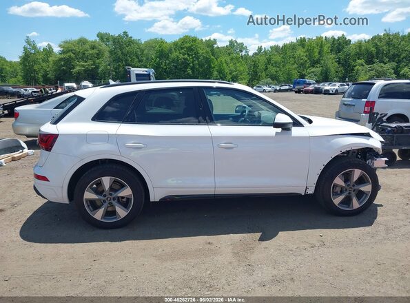 WA1ABAFY1S2011642 2025 AUDI Q5 White 360 interior view