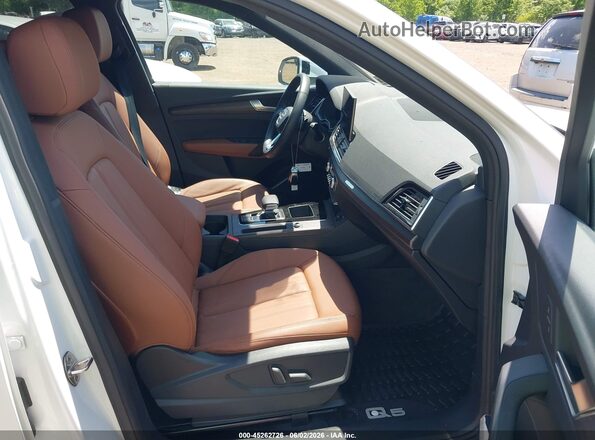 WA1ABAFY1S2011642 2025 AUDI Q5 White Front interior view