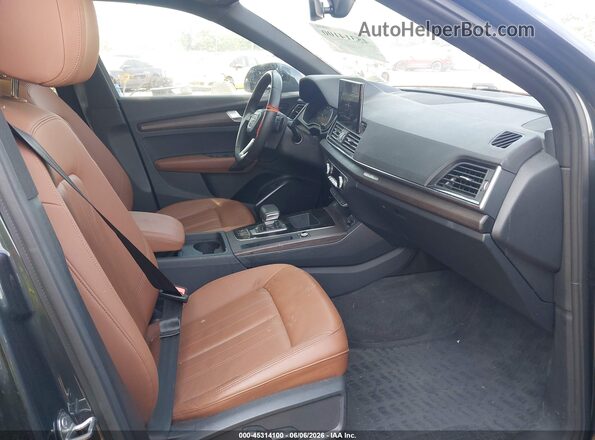 WA1ABAFY7P2068015 2023 AUDI Q5 Blue Front interior view