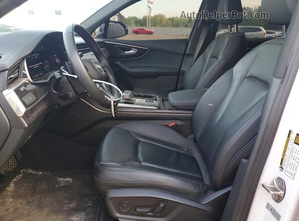 WA1ACBF71PD014028 2023 AUDI Q7 White Vista interior delantera