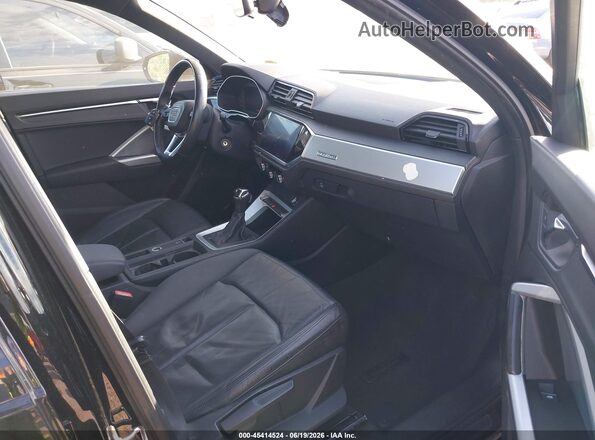 WA1AECF34L1023606 2020 AUDI Q3 Черный Вид салона спереди