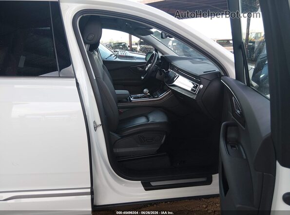 WA1AJAF76MD028292 2021 AUDI Q7 White Front interior view