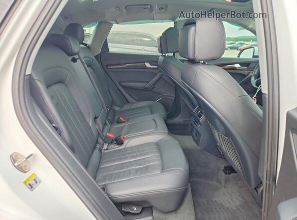 WA1ANAFY0J2016997 2018 AUDI Q5 White Вид задньої частини салону