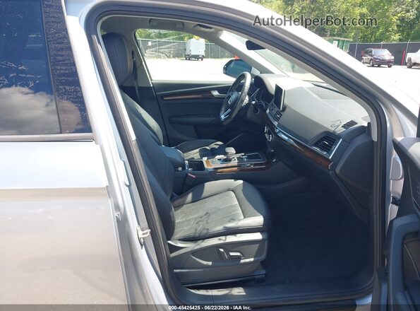 WA1ANAFY2J2193406 2018 AUDI Q5 Silver Widok wnętrza z przodu