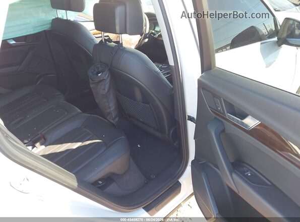 WA1ANAFY2K2118402 2019 AUDI Q5 White Вид наклейки з VIN-кодом