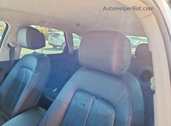 WA1ANAFY2K2124605 2019 AUDI Q5 White Սալոնի հետևի տեսք