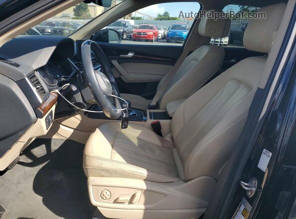 WA1ANAFY3L2061841 2020 AUDI Q5 Black Front interior view