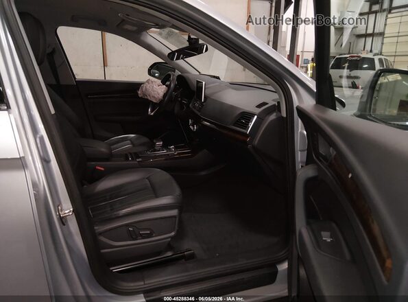 WA1ANAFY4J2199420 2018 AUDI Q5 Серебряный Вид салона спереди