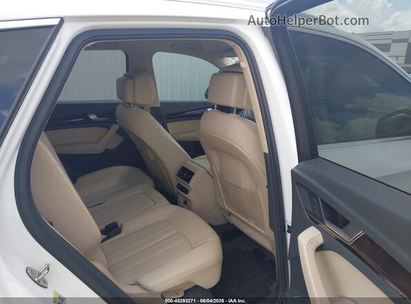WA1ANAFY7K2050372 2019 AUDI Q5 White Widok naklejki z numerem VIN