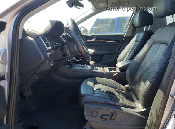 WA1ANAFY8J2173239 2018 AUDI Q5 Silver Front interior view