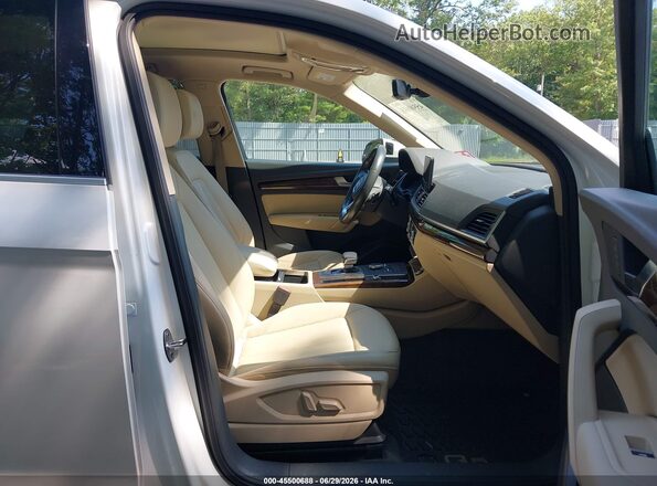 WA1ANAFYXK2135819 2019 AUDI Q5 White Vista interior delantera