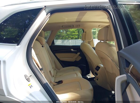 WA1ANAFYXK2135819 2019 AUDI Q5 White Vista de la etiqueta del VIN