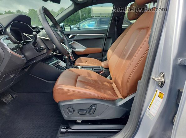 WA1AUCF32M1144381 2021 AUDI Q3 Silver Սալոնի դիմացի տեսք