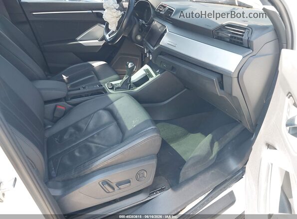 WA1AUCF3XM1096645 2021 AUDI Q3 White Widok wnętrza z przodu