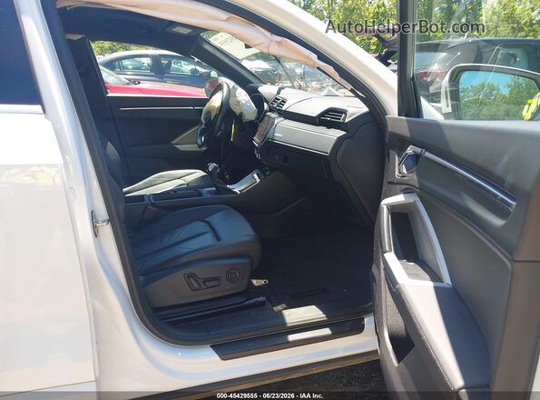WA1AUCF3XM1152194 2021 AUDI Q3 White Вид салону спереду