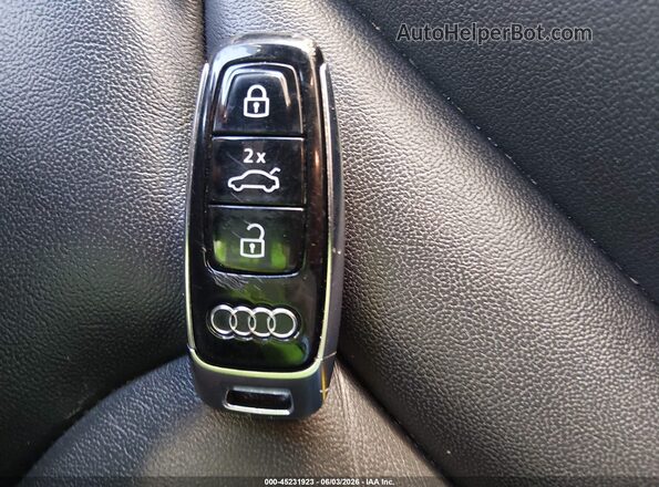 WA1AVAF12MD017273 2021 AUDI Q8 White Vista del salpicadero