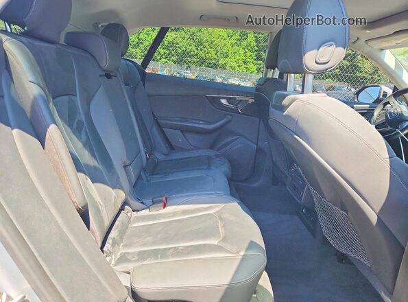 WA1AVAF14MD022457 2021 AUDI Q8 Silver Вид задньої частини салону