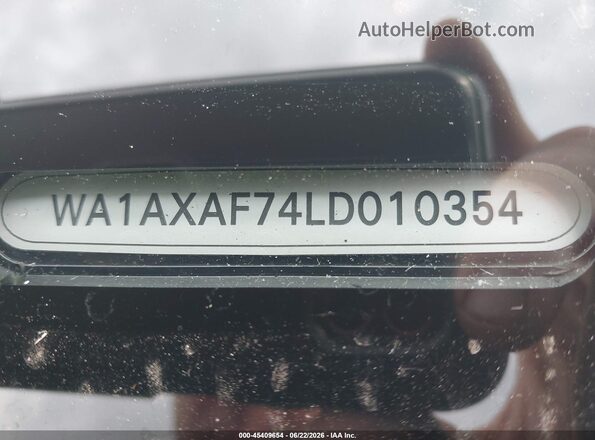 WA1AXAF74LD010354 2020 AUDI Q7 Black Vista del compartimento del motor