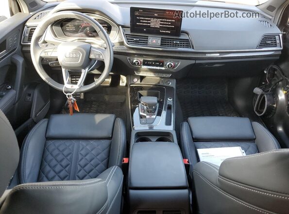 WA1B4AFY9S2053569 2025 AUDI SQ5 Gray Dashboard view