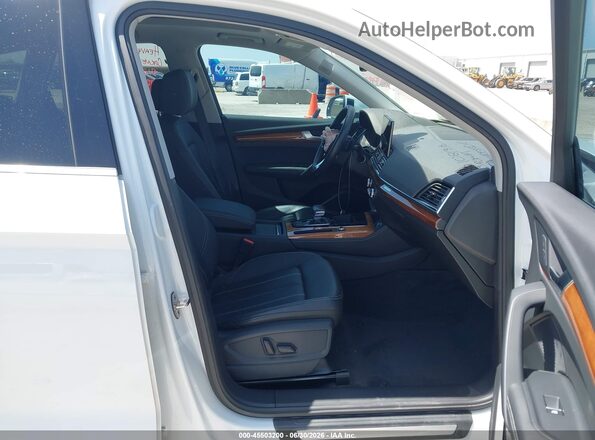 WA1BAAFY3M2133414 2021 AUDI Q5 White წინა სალონის ხედი