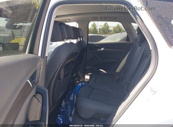WA1BAAFY4M2067925 2021 AUDI Q5 White Widok naklejki z numerem VIN
