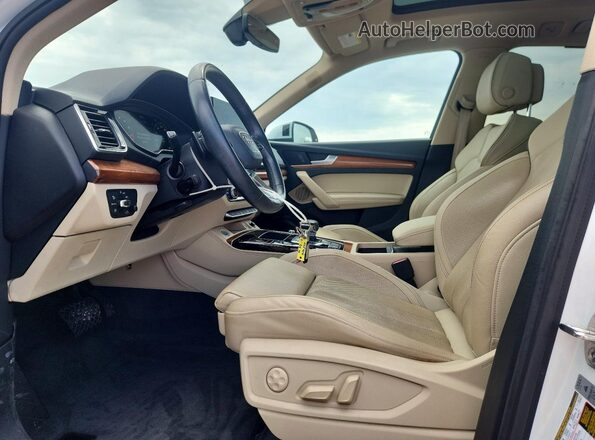 WA1BAAFY8M2058404 2021 AUDI Q5 White 