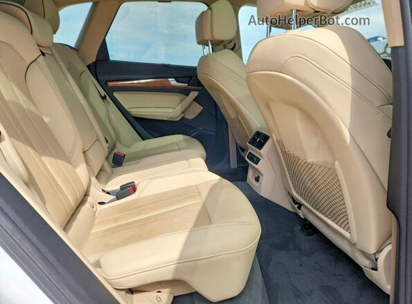 WA1BAAFY8M2058404 2021 AUDI Q5 White 