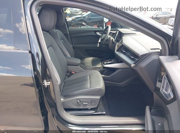 WA1BCBFZ6PP024543 2023 AUDI Q4 Black წინა სალონის ხედი