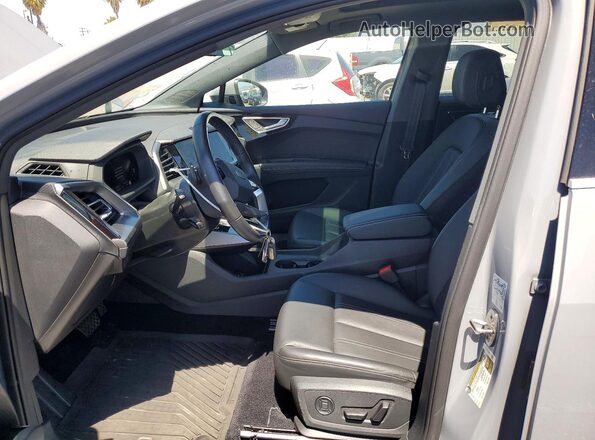 WA1BCBFZ7RP029575 2024 AUDI Q4 Серый Вид салона спереди