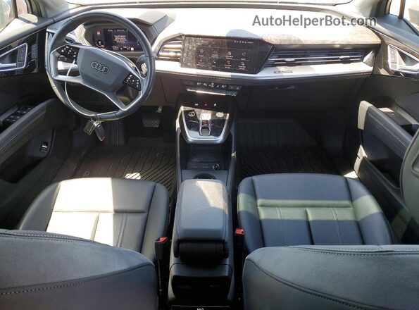 WA1BCBFZ7RP029575 2024 AUDI Q4 Серый Вид панели приборов