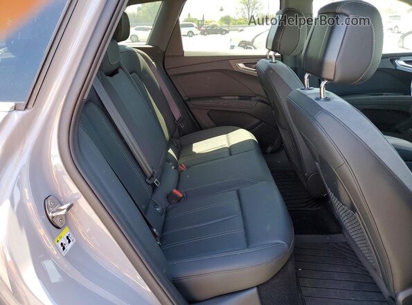 WA1BCBFZ7RP029575 2024 AUDI Q4 Серый Вид задней части салона